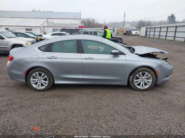 Chrysler 200 Limited Image 14