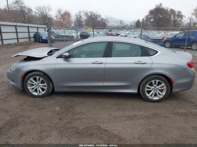 Chrysler 200 Limited Image 13