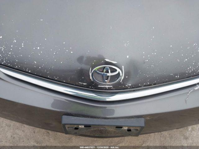 Toyota Prius Image 2