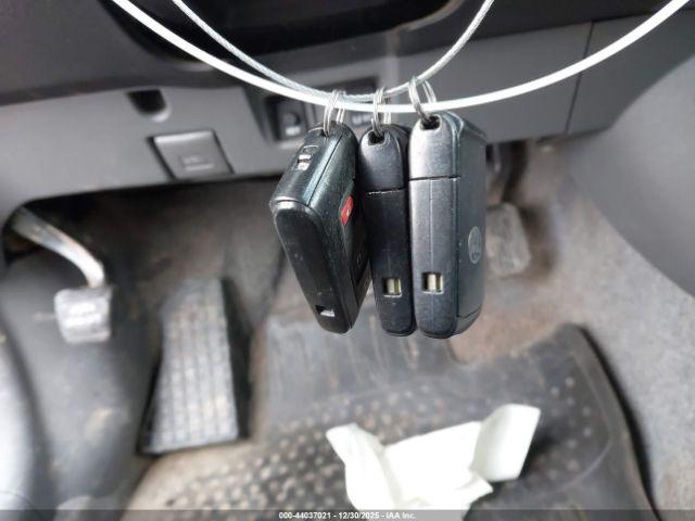 Toyota Prius Image 10