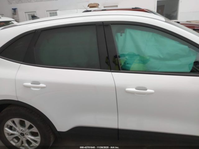 Ford Escape Active Image 17