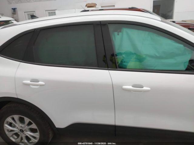 Ford Escape Active Image 17