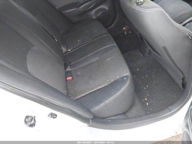 Nissan Versa 1.6 Sv Image 14