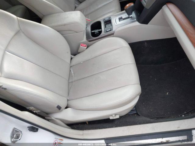 Subaru Outback 2.5i Limited Image 4