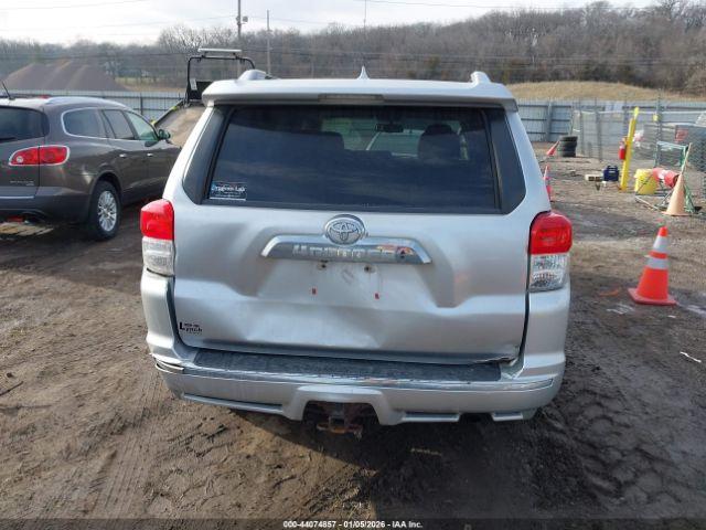 Toyota 4Runner Limited V6 Image 17