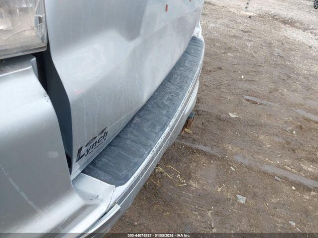 Toyota 4Runner Limited V6 Image 16