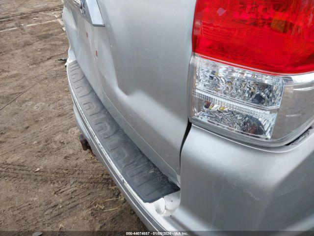 Toyota 4Runner Limited V6 Image 19