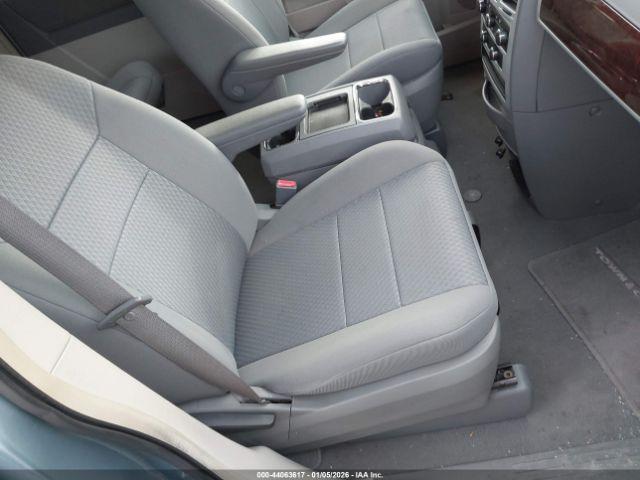 Chrysler Town & Country Touring Image 11