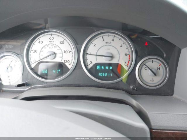 Chrysler Town & Country Touring Image 8