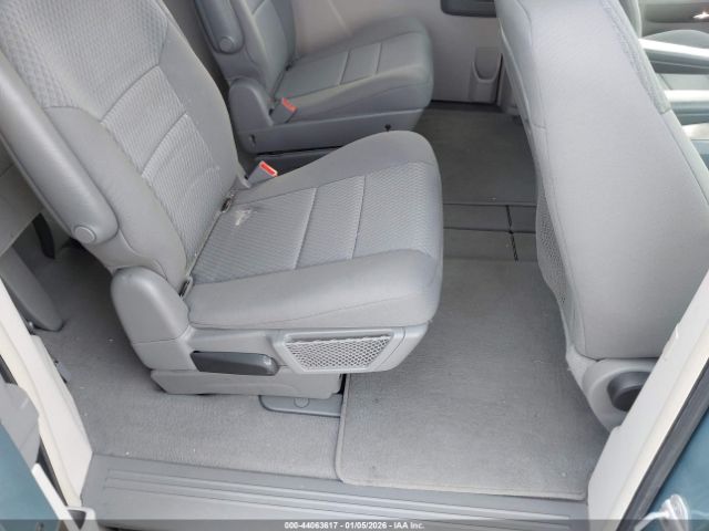 Chrysler Town & Country Touring Image 6