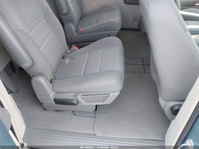 Chrysler Town & Country Touring Image 6