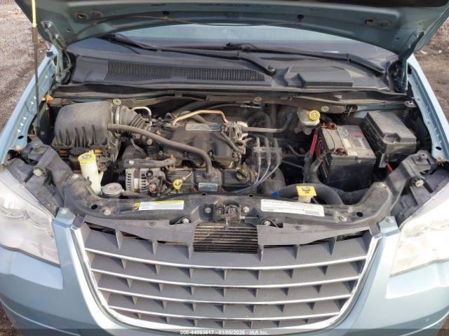 Chrysler Town & Country Touring Image 9