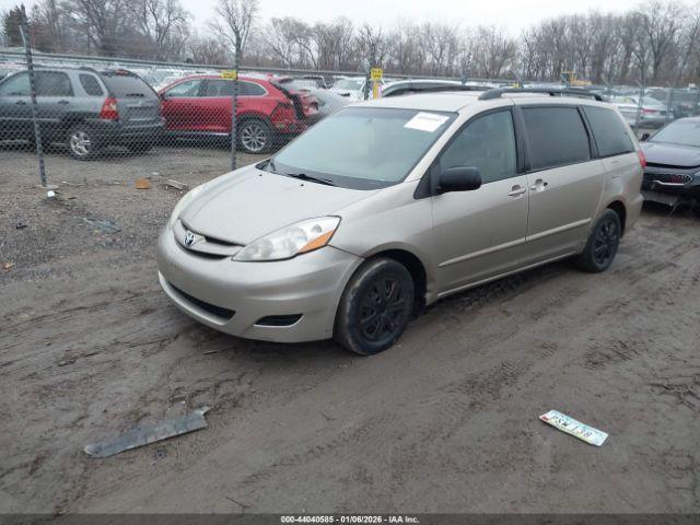 Toyota Sienna Ce Image 8