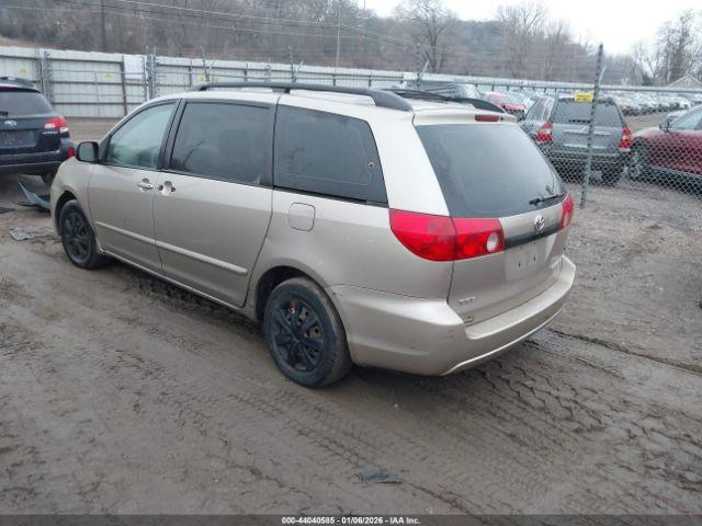 Toyota Sienna Ce Image 7