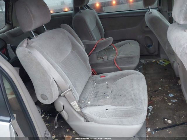 Toyota Sienna Ce Image 9