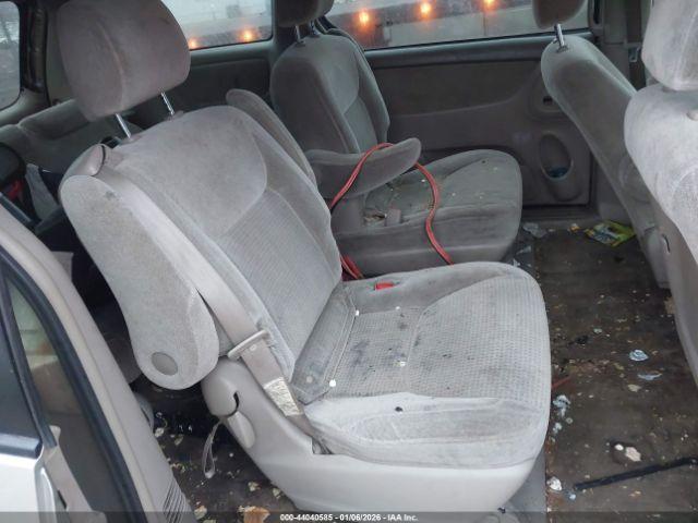 Toyota Sienna Ce Image 9