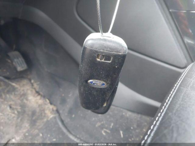 Ford Escape Titanium Image 7