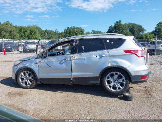 Ford Escape Titanium Image 13