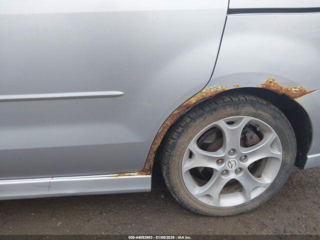 Mazda Mazda5 Touring Image 14