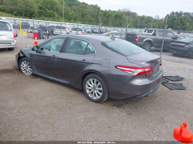 Toyota Camry Le Image 4