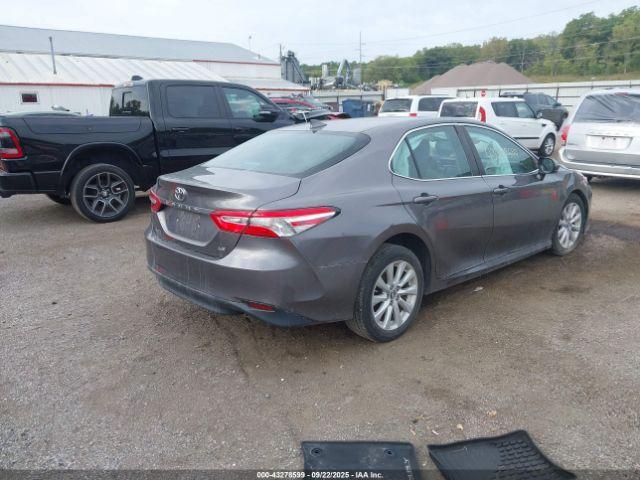 Toyota Camry Le Image 2