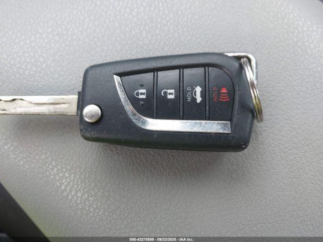 Toyota Camry Le Image 8