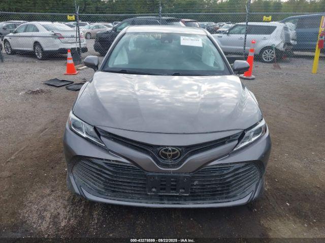 Toyota Camry Le Image 13