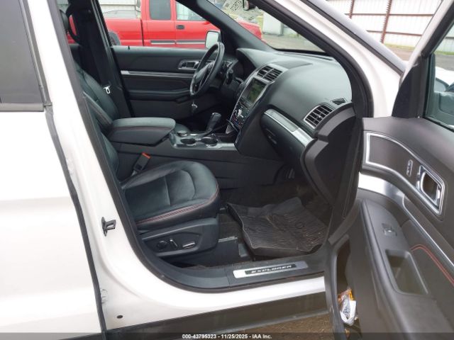 Ford Explorer Sport Image 8