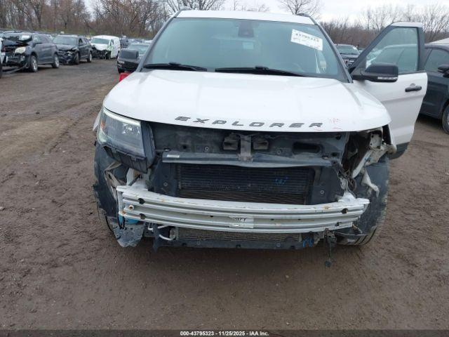 Ford Explorer Sport Image 2