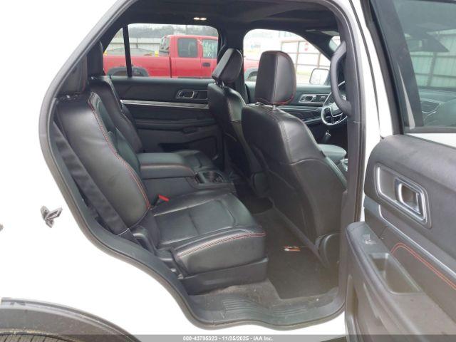 Ford Explorer Sport Image 17