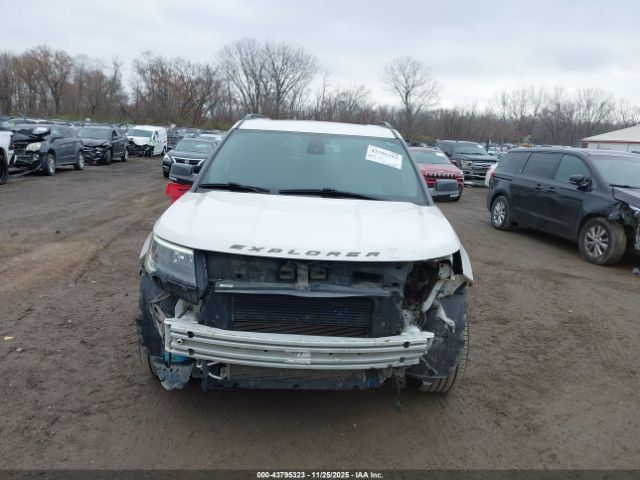 Ford Explorer Sport Image 11