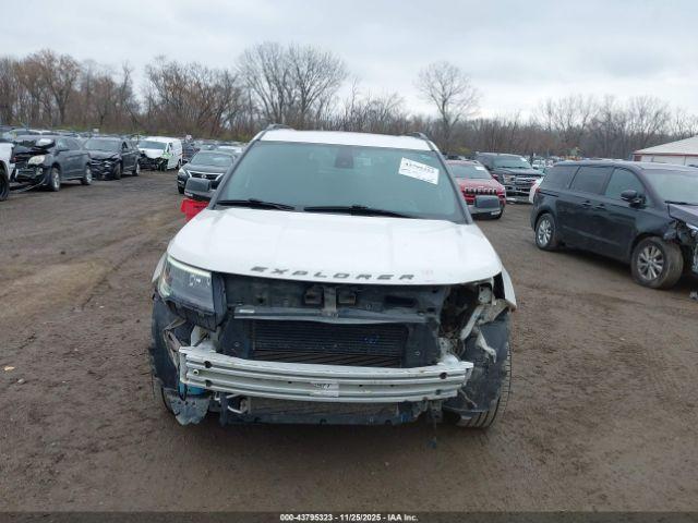 Ford Explorer Sport Image 11