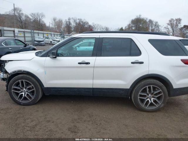 Ford Explorer Sport Image 7