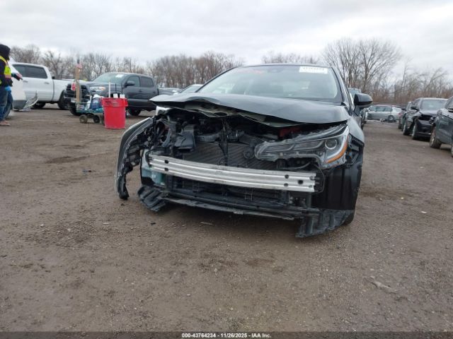 Toyota Corolla Hybrid Le Image 11
