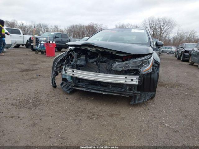 Toyota Corolla Hybrid Le Image 11