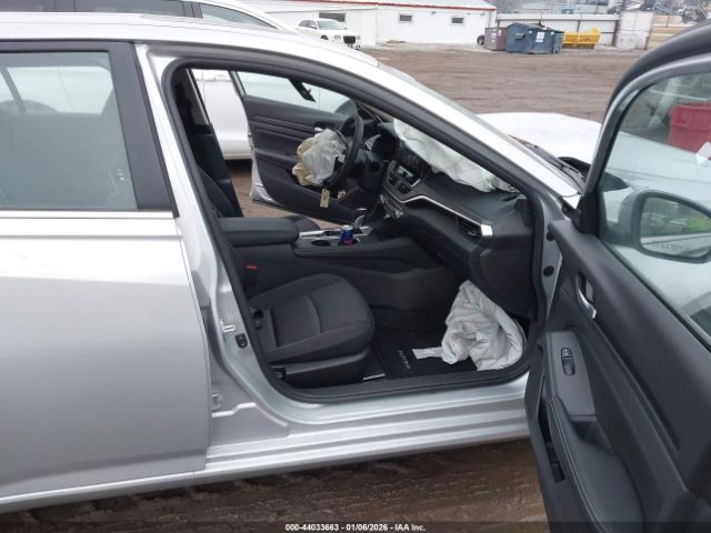 Nissan Altima Sv Awd Image 3