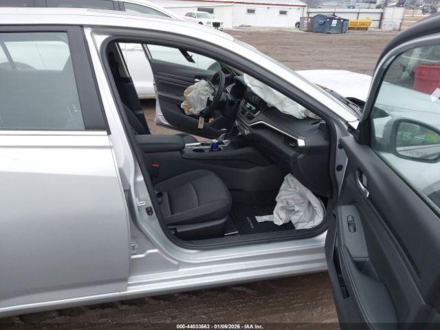 Nissan Altima Sv Awd Image 3