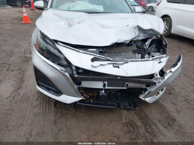 Nissan Altima Sv Awd Image 6