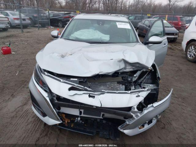 Nissan Altima Sv Awd Image 9