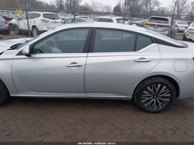 Nissan Altima Sv Awd Image 15